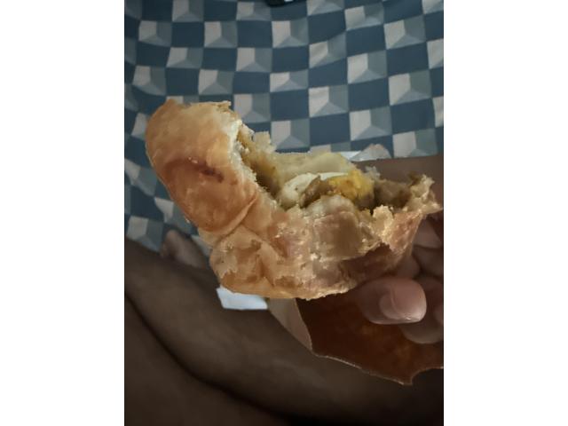 Stale food being sold by restaurant in Wazirabad south side store